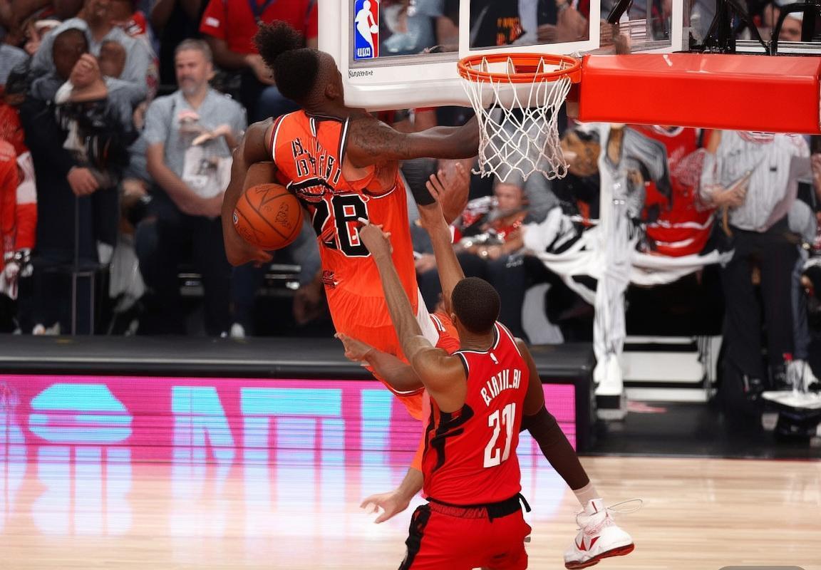 公牛逆转火箭，东部联盟稳居榜首